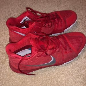 Kyrie 3 "University Red"